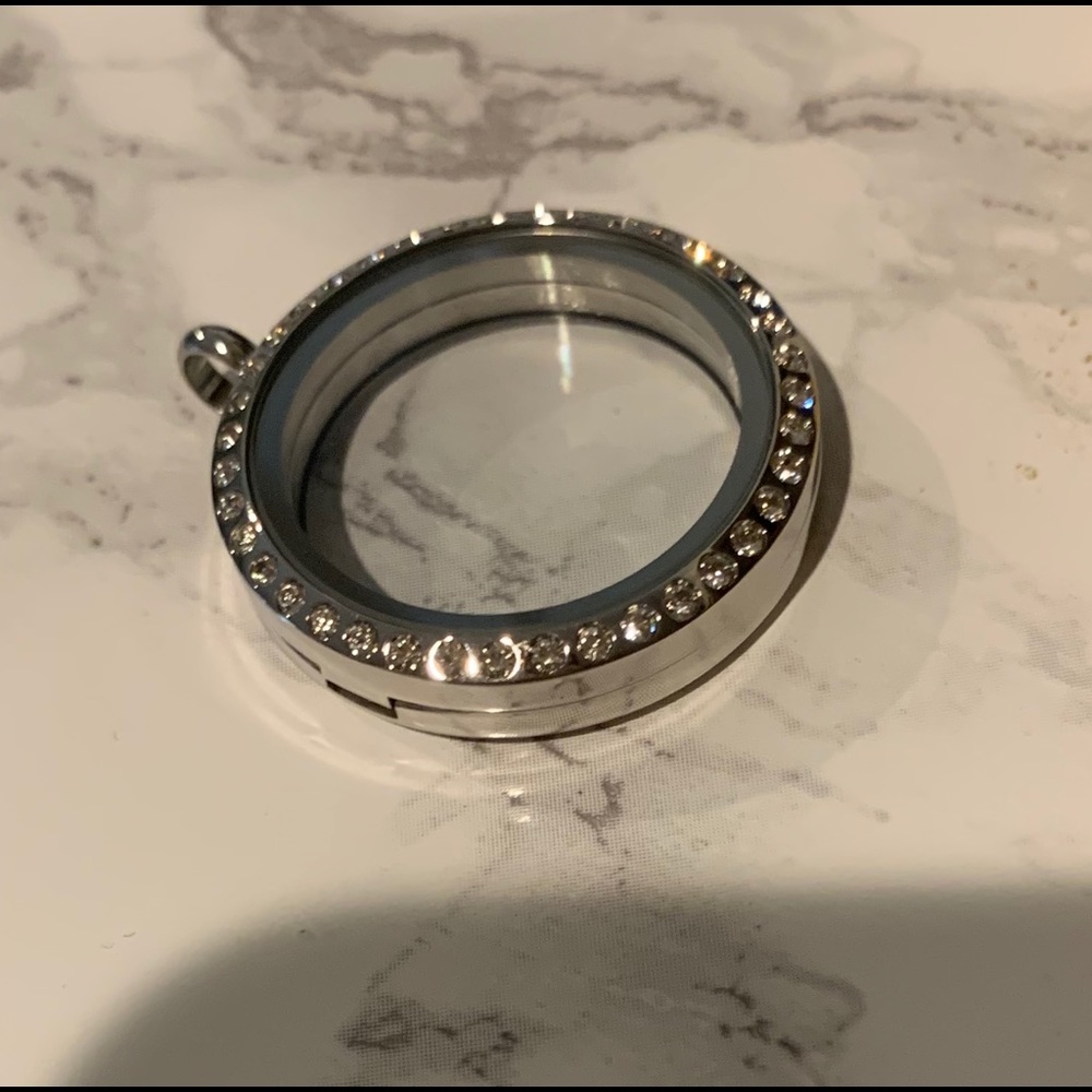 Origami Owl large living hinge locket - Picture 2 of 4